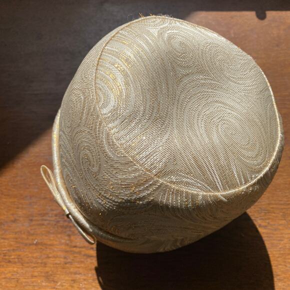 Vintage 1940's Gold White Swirl Bow Hat Metallic Millinery Hat - Picture 2 of 4